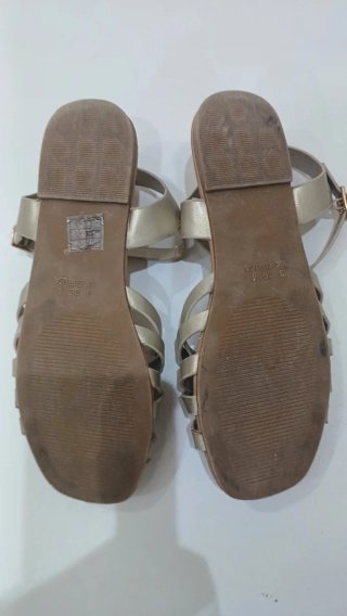 Sandalias doradas niña Talla 36