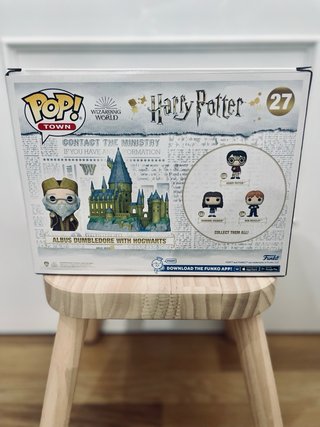 Funko Pop Dumbledore con Hogwarts Town 27