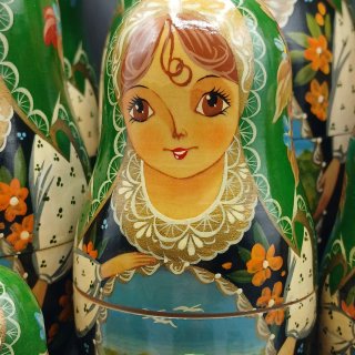 Muñeca Matrioska Rusa Pintadas a Mano con paisaje