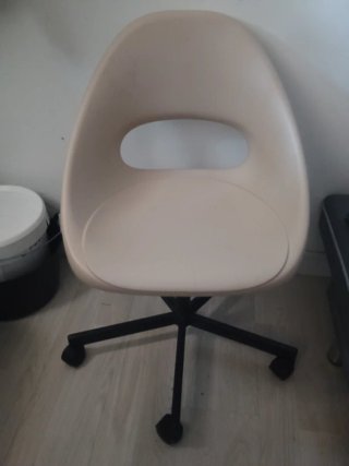 Silla de oficina giratoria beige