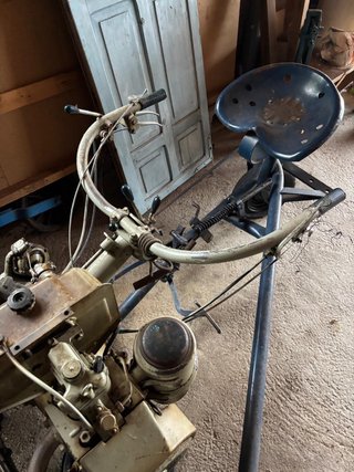 Motosegadora con arado y sementadora