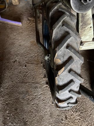 Motosegadora con arado y sementadora
