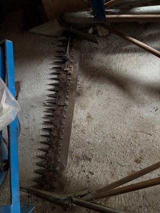 Motosegadora con arado y sementadora