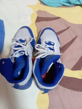 Deportivas niño/a azul y blanco baloncesto