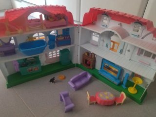 Casa de muñecas con accesorios