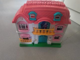 Casa de muñecas con accesorios