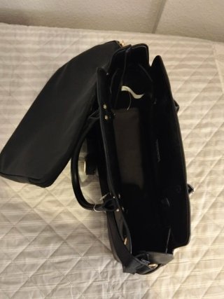 Bolso negro de mano y hombro