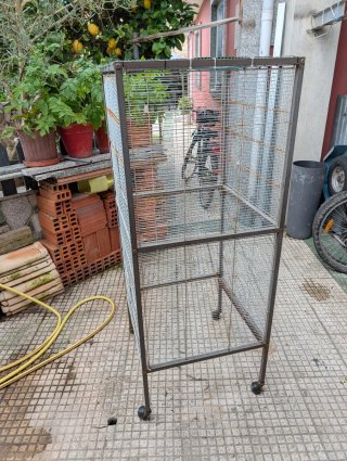 Jaula Pajarera Grande con Ruedas (Para restaurar)