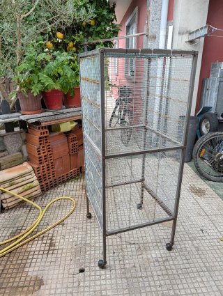 Jaula Pajarera Grande con Ruedas (Para restaurar)