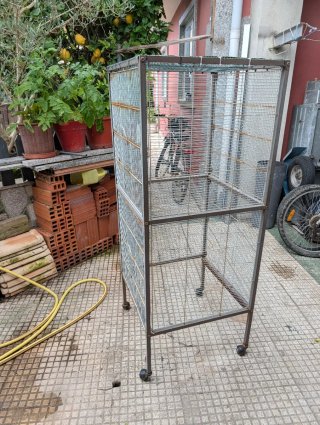 Jaula Pajarera Grande con Ruedas (Para restaurar)