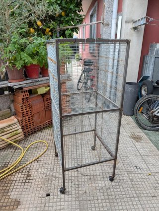Jaula Pajarera Grande con Ruedas (Para restaurar)