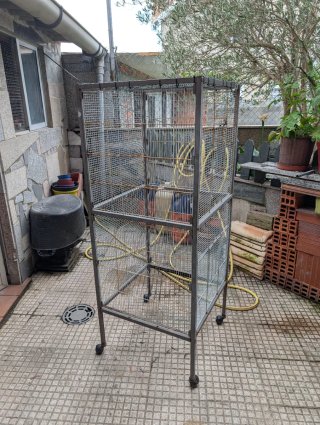 Jaula Pajarera Grande con Ruedas (Para restaurar)