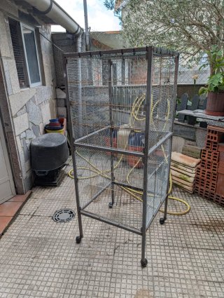 Jaula Pajarera Grande con Ruedas (Para restaurar)
