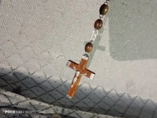 2 Rosarios: Vaticano Plata y Otro de metal