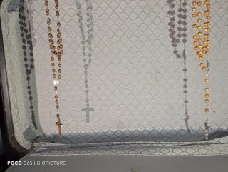 2 Rosarios: Vaticano Plata y Otro de metal