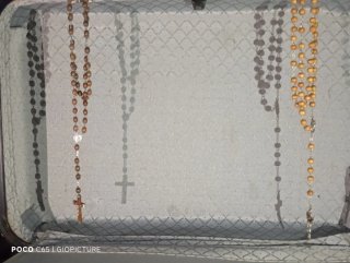 2 Rosarios: Vaticano Plata y Otro de metal