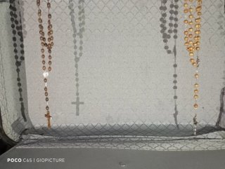 2 Rosarios: Vaticano Plata y Otro de metal