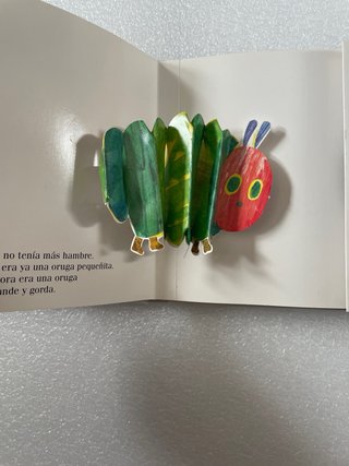 Libro pop-up La pequeña oruga glotona