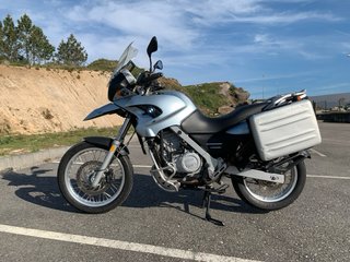 BMW 650 F Adventure con 3 maletas.   Limitada A2.