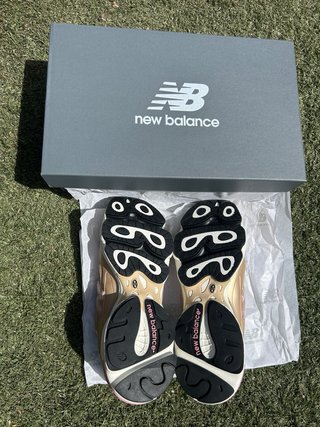 New Balance Oro y Rosa Talla 42