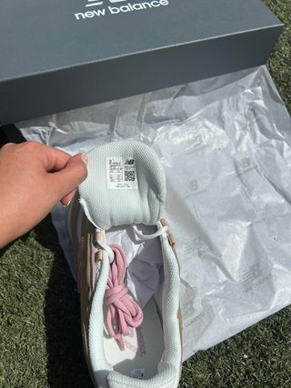 New Balance Oro y Rosa Talla 42