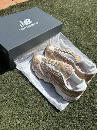 New Balance Oro y Rosa Talla 42