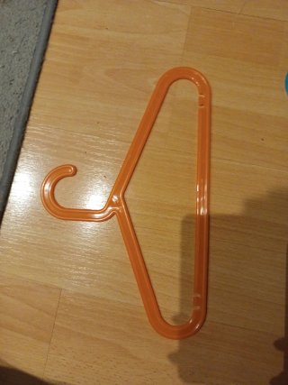 7 Percheros Plástico Azul y Naranja