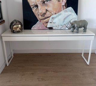 Aparador IKEA con Patas Metálicas