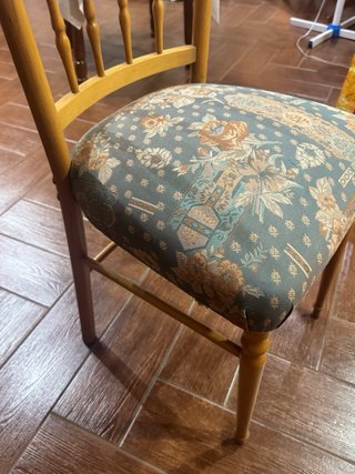 Sillas de madera con tapizado floral