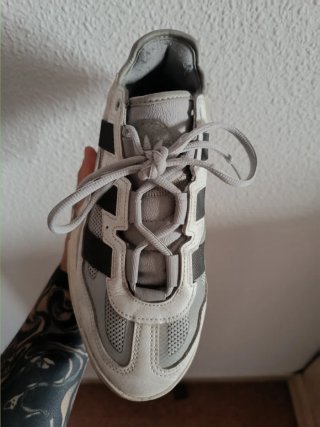 Zapatillas Adidas Beige y Gris