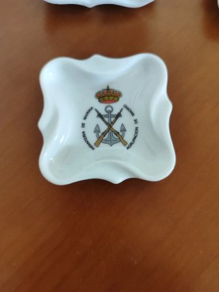 Conjunto de ceniceros Porcelana Escudo Militar