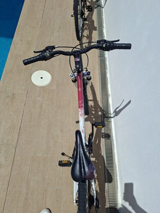 Bicicleta Rockrider Blanca y Rosa