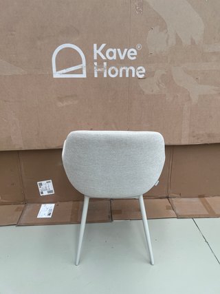 Sedia Kave Home beige tessuto e gambe metallo