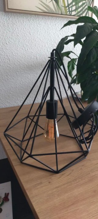 Lampara techo con forma piramidal