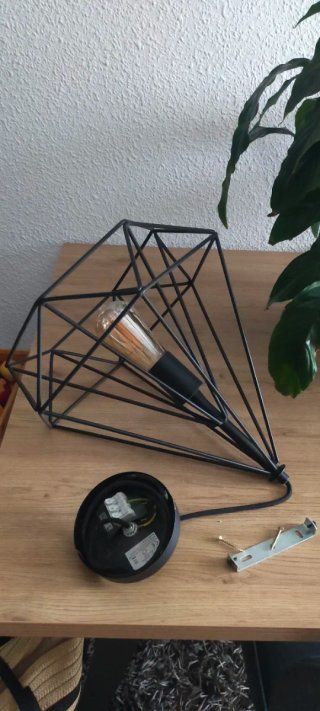 Lampara techo con forma piramidal