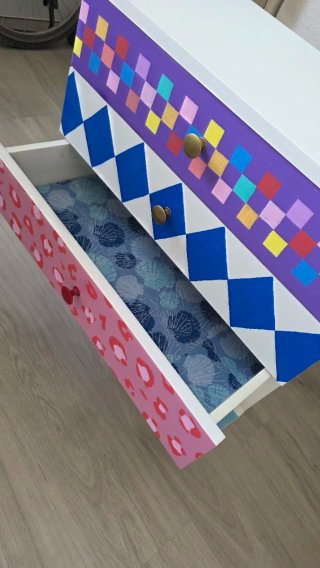 Cajonera pintada a mano - Diseño único