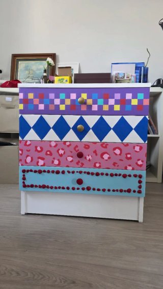 Cajonera pintada a mano - Diseño único