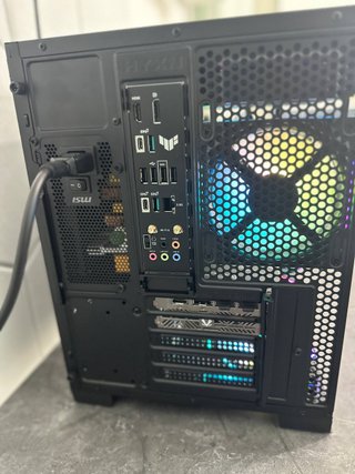 Pc da gaming Ryzen 7 7800x3d Rtx 5070 32Gb RAM 1TB