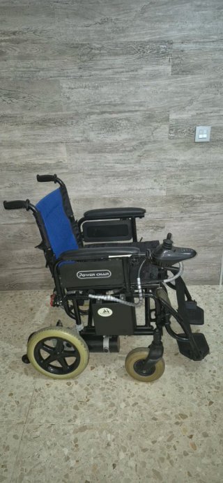 Silla de ruedas eléctrica para movilidad reducida