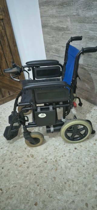 Silla de ruedas eléctrica para movilidad reducida