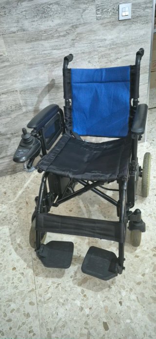 Silla de ruedas eléctrica para movilidad reducida