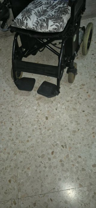 Silla de ruedas eléctrica para movilidad reducida