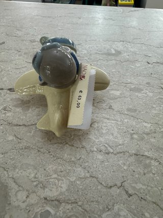 Bimbo in aereo NAO