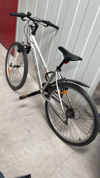 Bicicleta Decathlon plateada