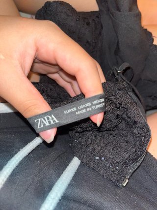 Camiseta negra de encaje talla XS Zara