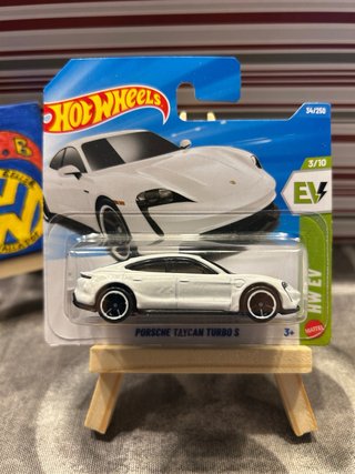 Hot Wheels Porsche Taycan Turbo S EV
