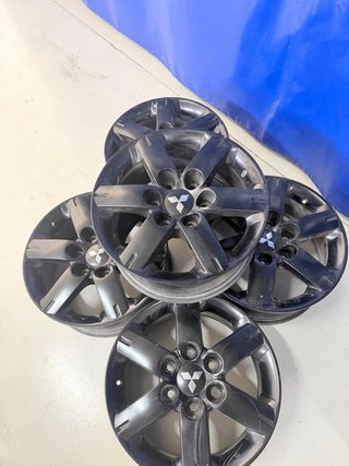 Juego 5 Llantas Mitsubishi 17” V60