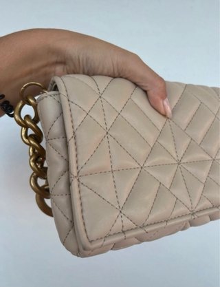 Bolso de hombro cadena dorada