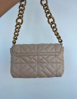 Bolso de hombro cadena dorada