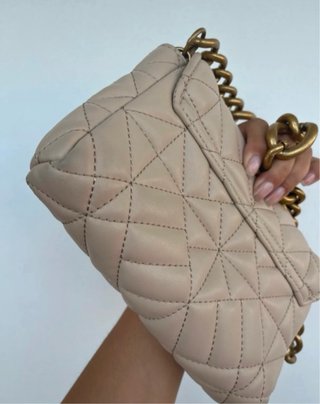 Bolso de hombro cadena dorada